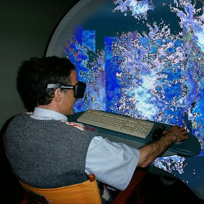 Cyber Sky version de Centre-Lumière-Bleu installation interactive en réalité virtuelle, sur Vision-Station Elumens, en grand écran hémisphérique, dans l’espace multimédia de la manifestation ART-JONCTION ( 15ème Foire Internationale d'Art Contemporain ) au Palais des Expositions de Nice 2001